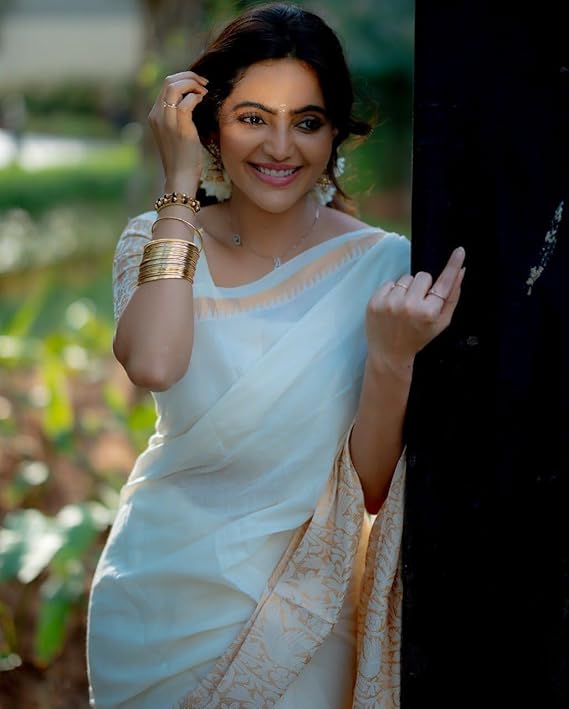 Pure silk Kanjivaram Saree with Blouse piece (off white)